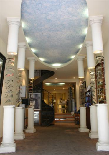 De winkel van optiek opticien zonnebrillen Villa Ruimzicht Amsterdam.